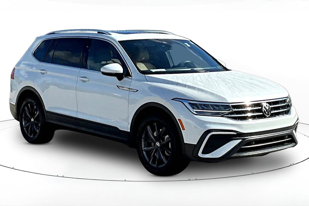 Certified 2023 Volkswagen Tiguan SE w/ Panoramic Sunroof Package image 1