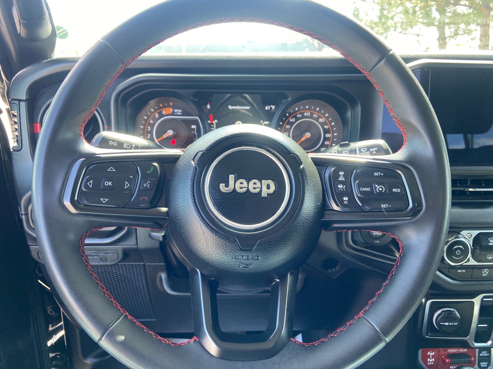 Used 2024 Jeep Wrangler Unlimited Rubicon AWD/4WD image 9