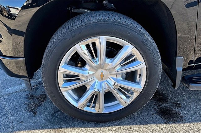 Used 2024 Chevrolet Silverado 1500 High Country w/ Technology Package image 35