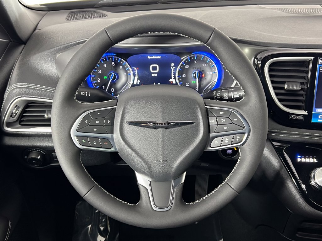 New 2026 Chrysler Pacifica Select FWD image 7