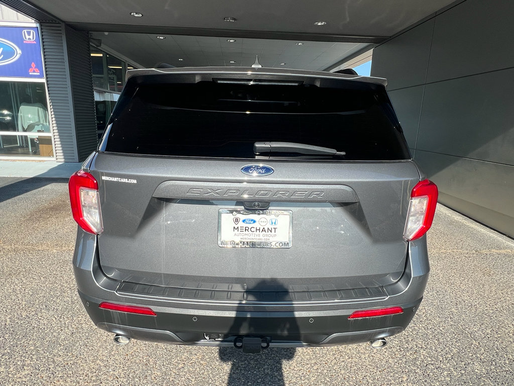 Used 2023 Ford Explorer XLT w/ Equipment Group 202A RWD image 8