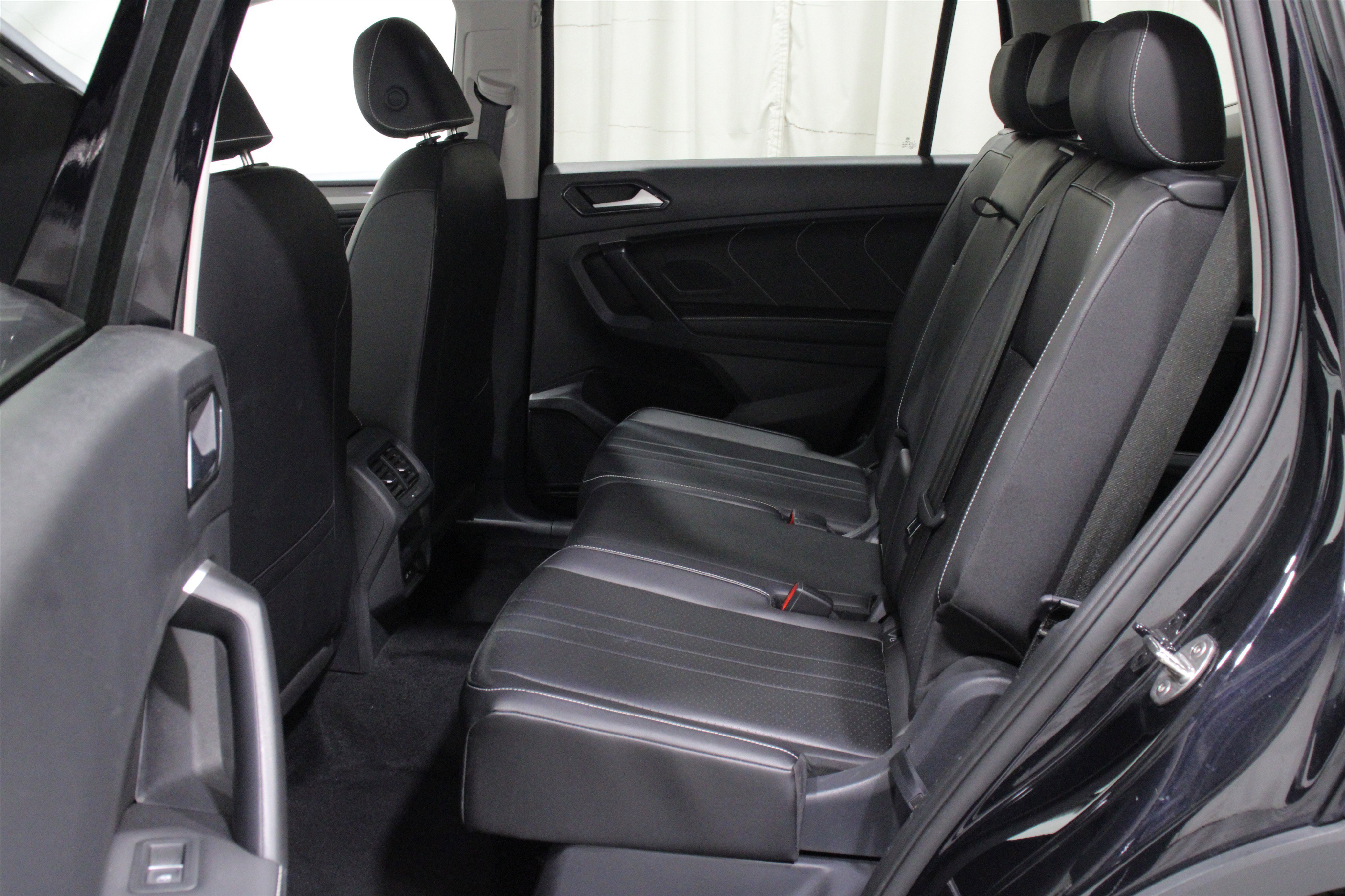 Used 2024 Volkswagen Tiguan SE image 21