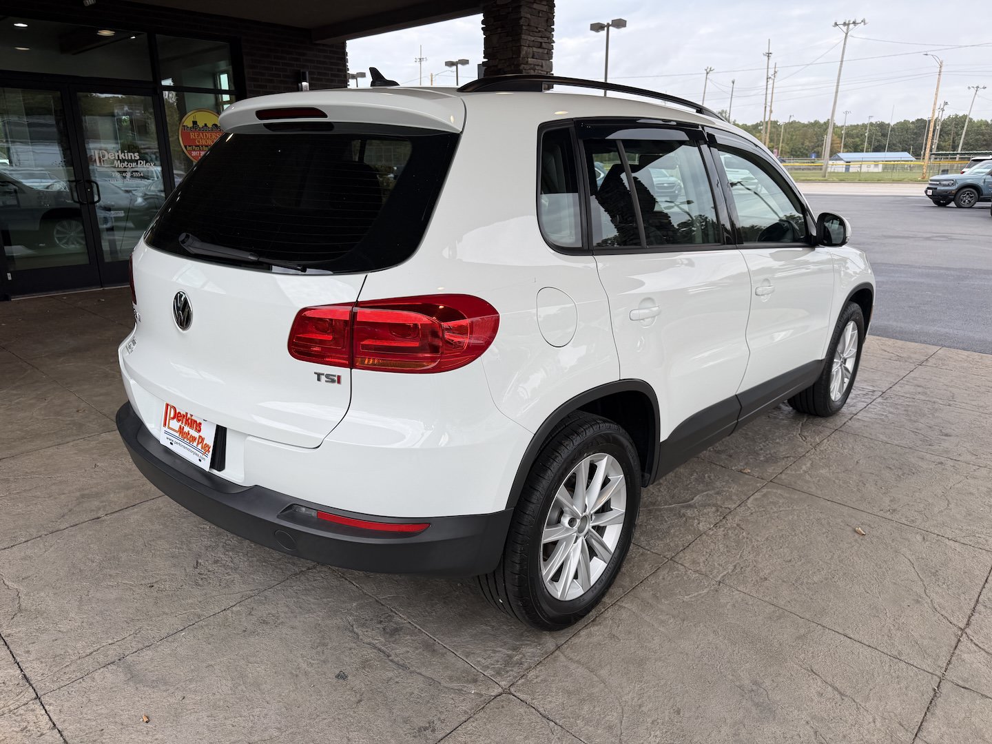 Used 2017 Volkswagen Tiguan Limited w/ Premium Package FWD image 7