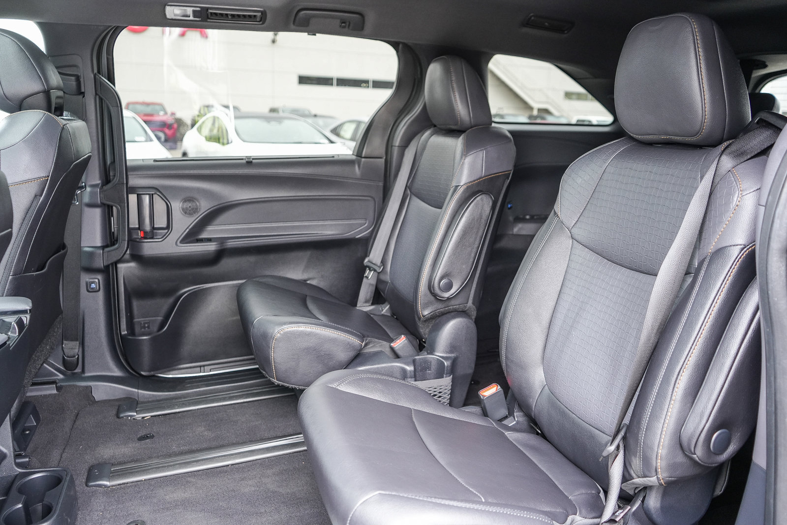 Used 2023 Toyota Sienna XLE Woodland Edition image 18