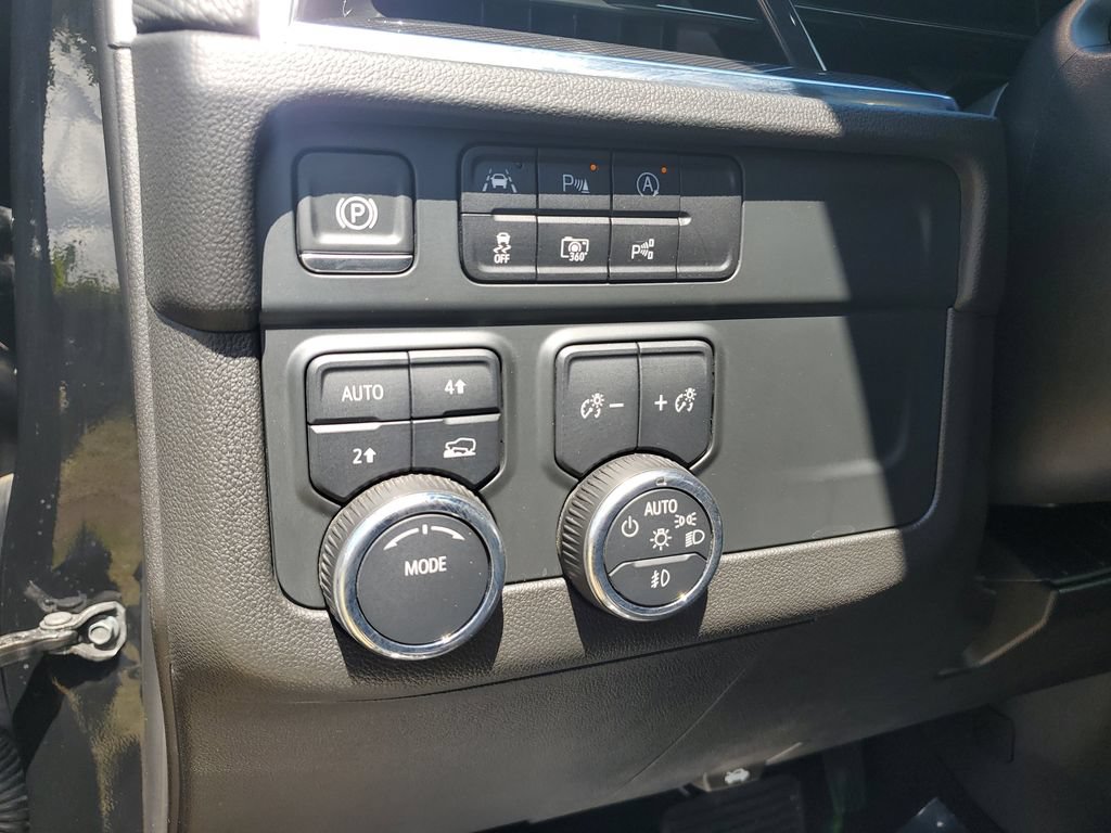 Used 2025 Chevrolet Suburban RST w/ Comfort Package AWD/4WD image 27
