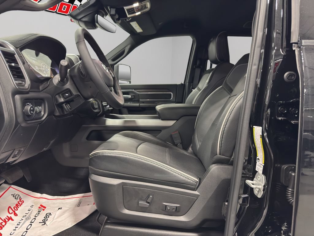 New 2025 RAM 2500 Laramie AWD/4WD image 3