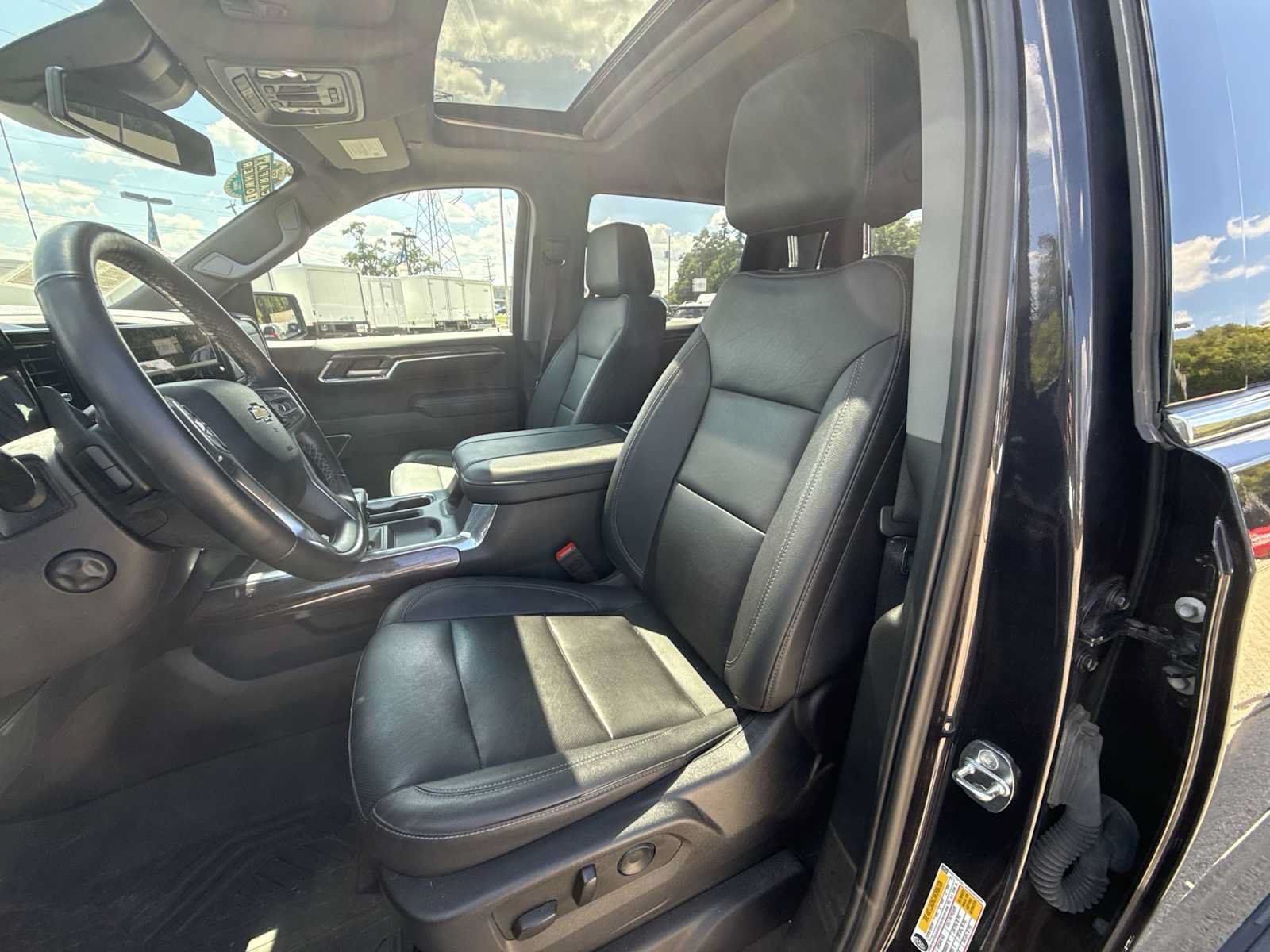 Certified 2023 Chevrolet Silverado 1500 LTZ AWD/4WD image 19