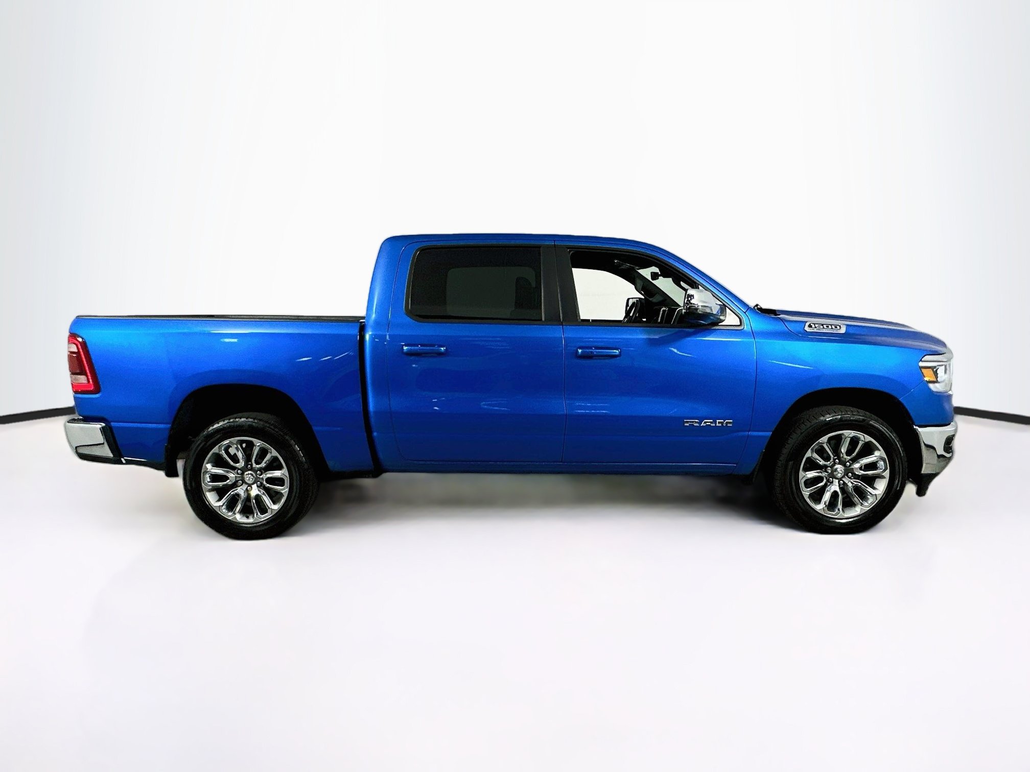 Used 2023 RAM 1500 Laramie AWD/4WD image 4