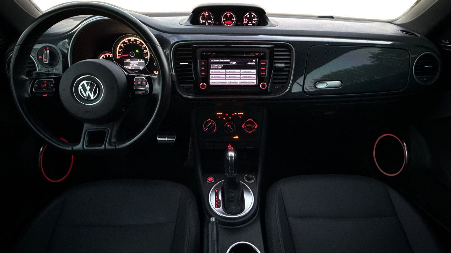 Used 2013 Volkswagen Beetle 2.0T image 22