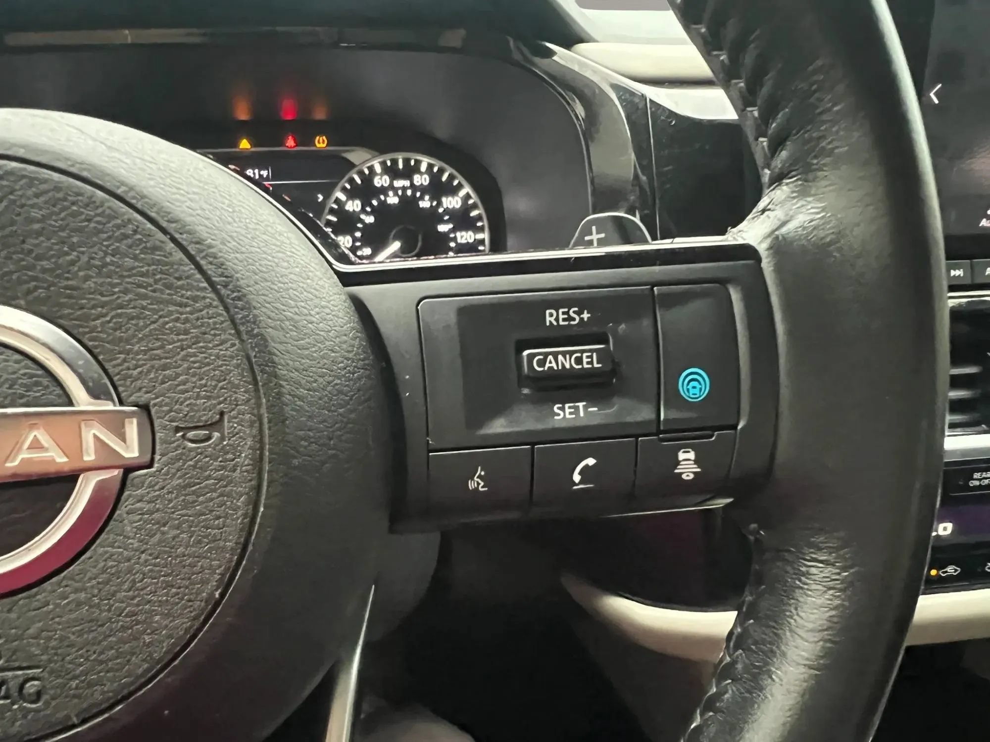 Used 2022 Nissan Pathfinder SV w/ SV Premium Package AWD/4WD image 19