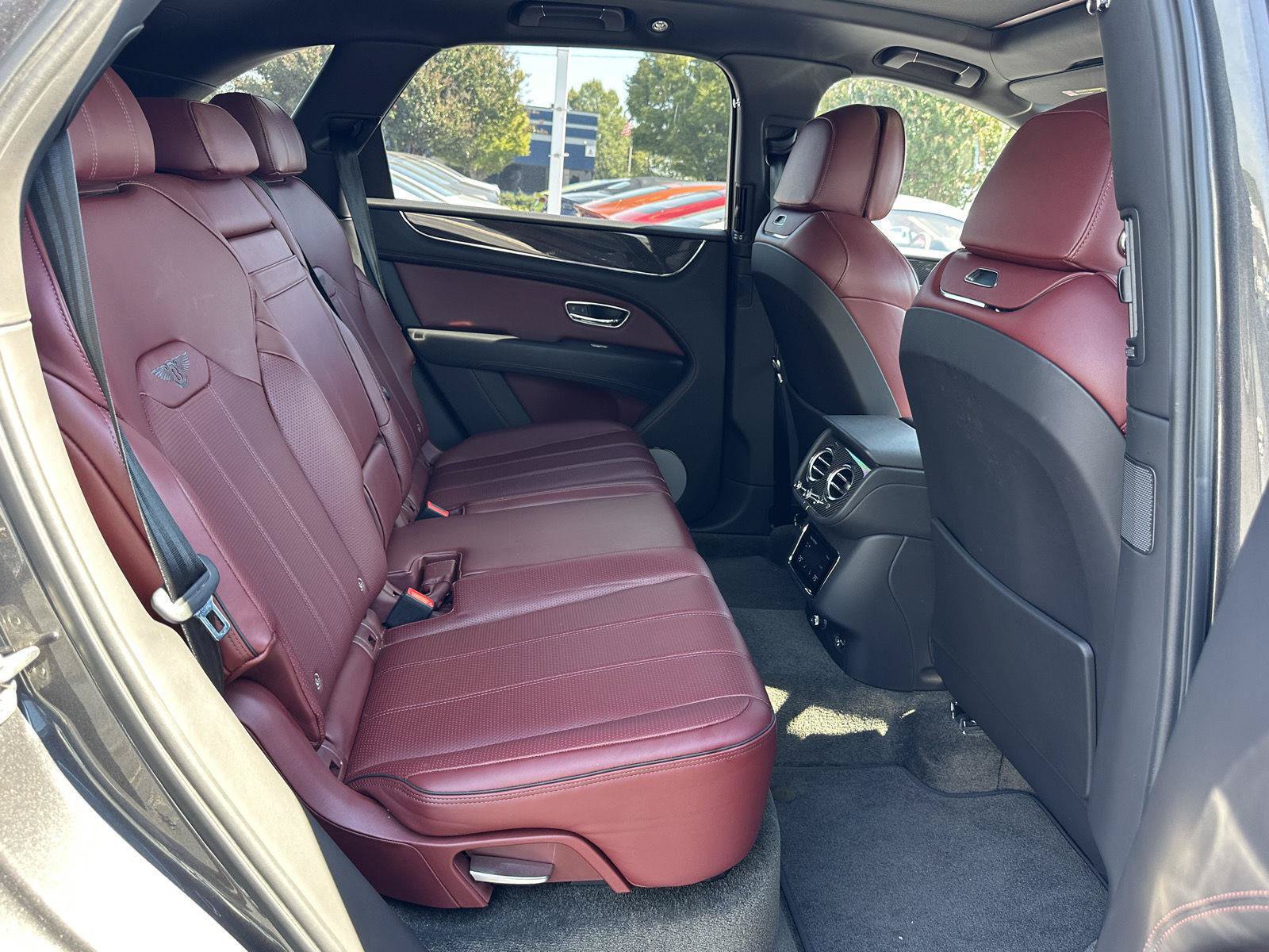Used 2022 Bentley Bentayga AWD/4WD image 22