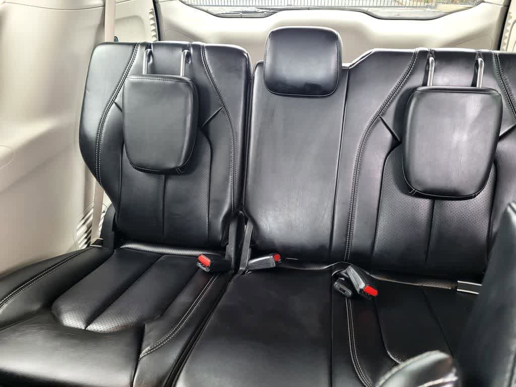 Used 2023 Chrysler Pacifica Touring-L FWD image 11