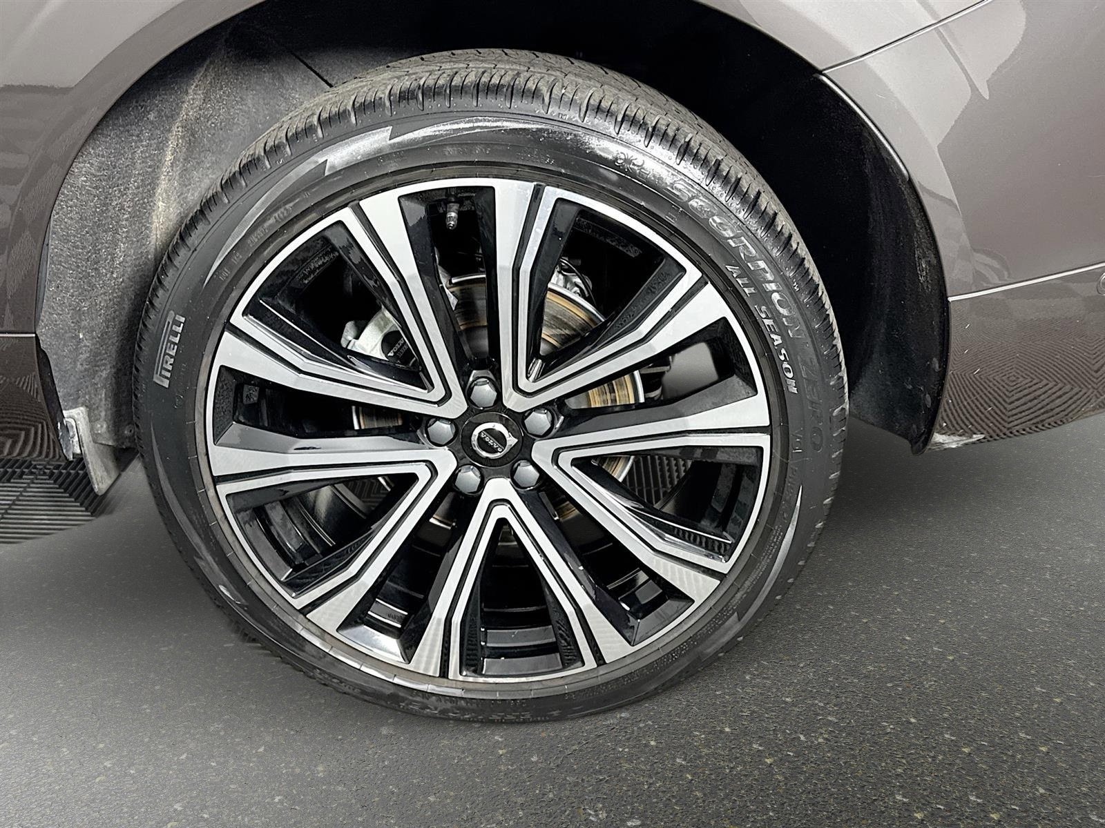 Used 2023 Volvo XC60 B5 Ultimate AWD/4WD image 33