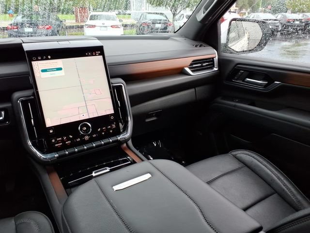 Used 2025 GMC Yukon Denali RWD image 24