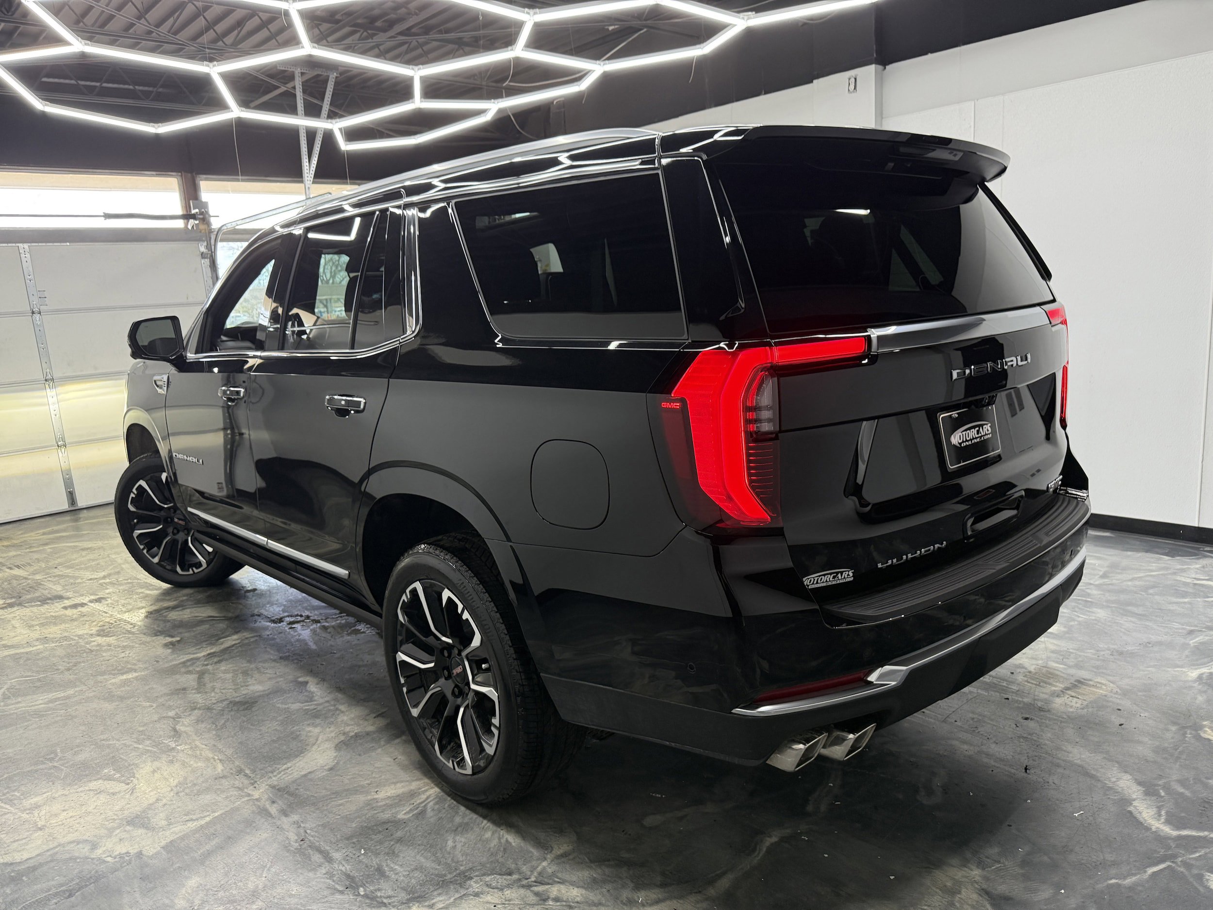 Used 2026 GMC Yukon Denali w/ Denali Reserve Package AWD/4WD image 3