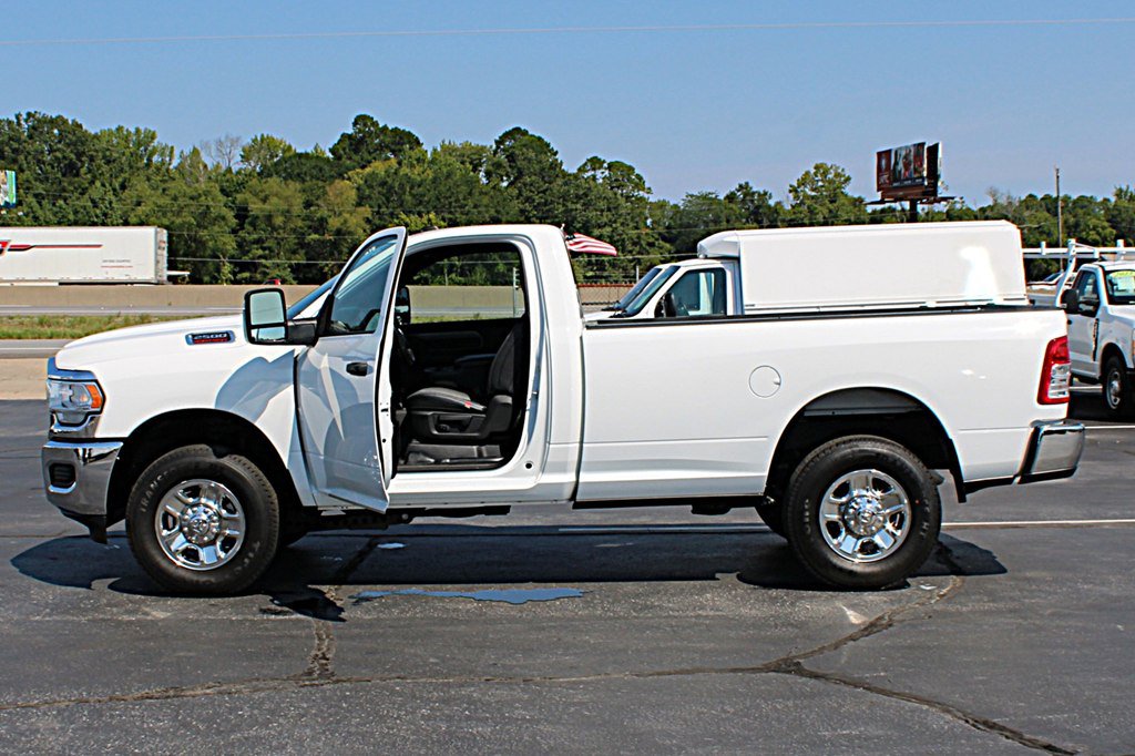 Used 2024 RAM 2500 Tradesman w/ Chrome Appearance Group AWD/4WD image 7