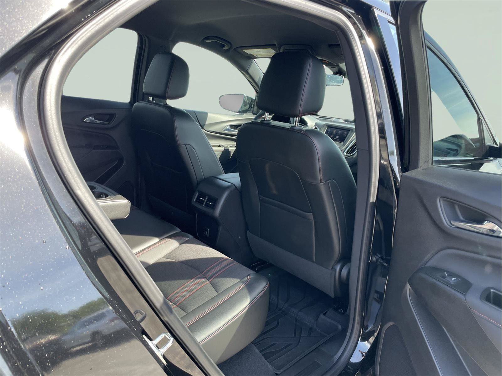 Used 2024 Chevrolet Equinox RS w/ LPO, Floor Liner Package AWD/4WD image 18