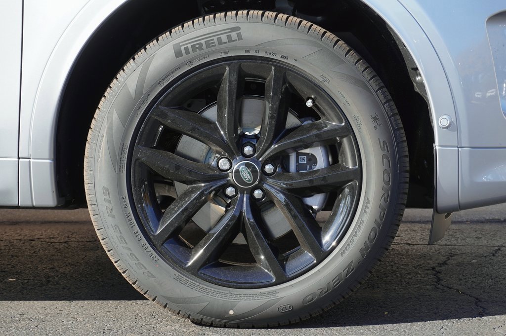 New 2025 Land Rover Discovery Sport S image 8