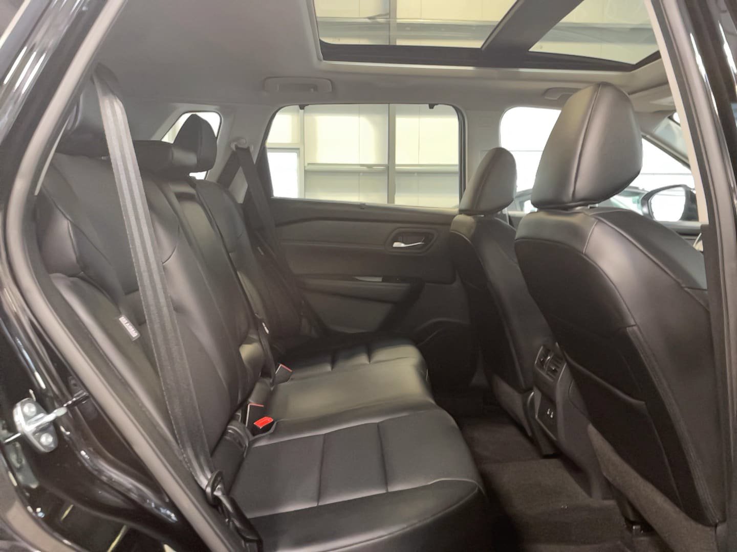 Used 2024 Nissan Rogue SV w/ SV Premium Package AWD/4WD image 23