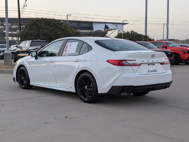 Used 2025 Toyota Camry SE FWD image 9