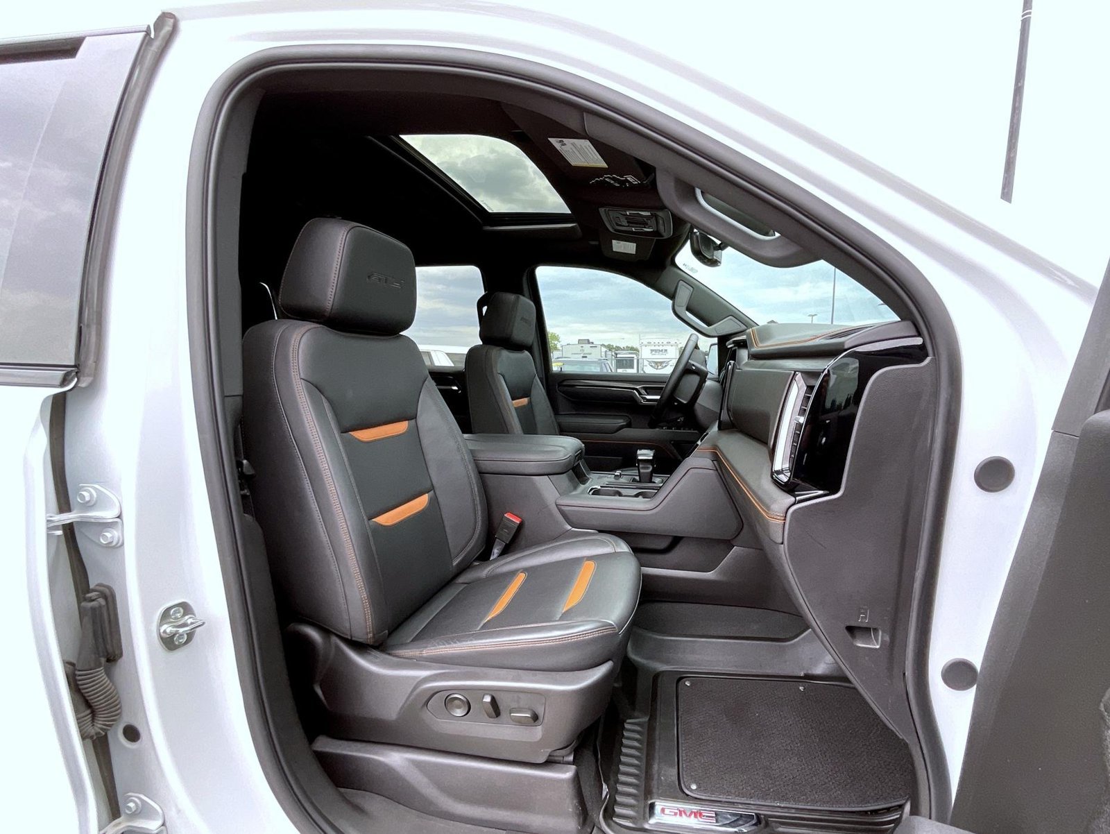 Certified 2025 GMC Sierra 1500 AT4 w/ AT4 Premium Package AWD/4WD image 15