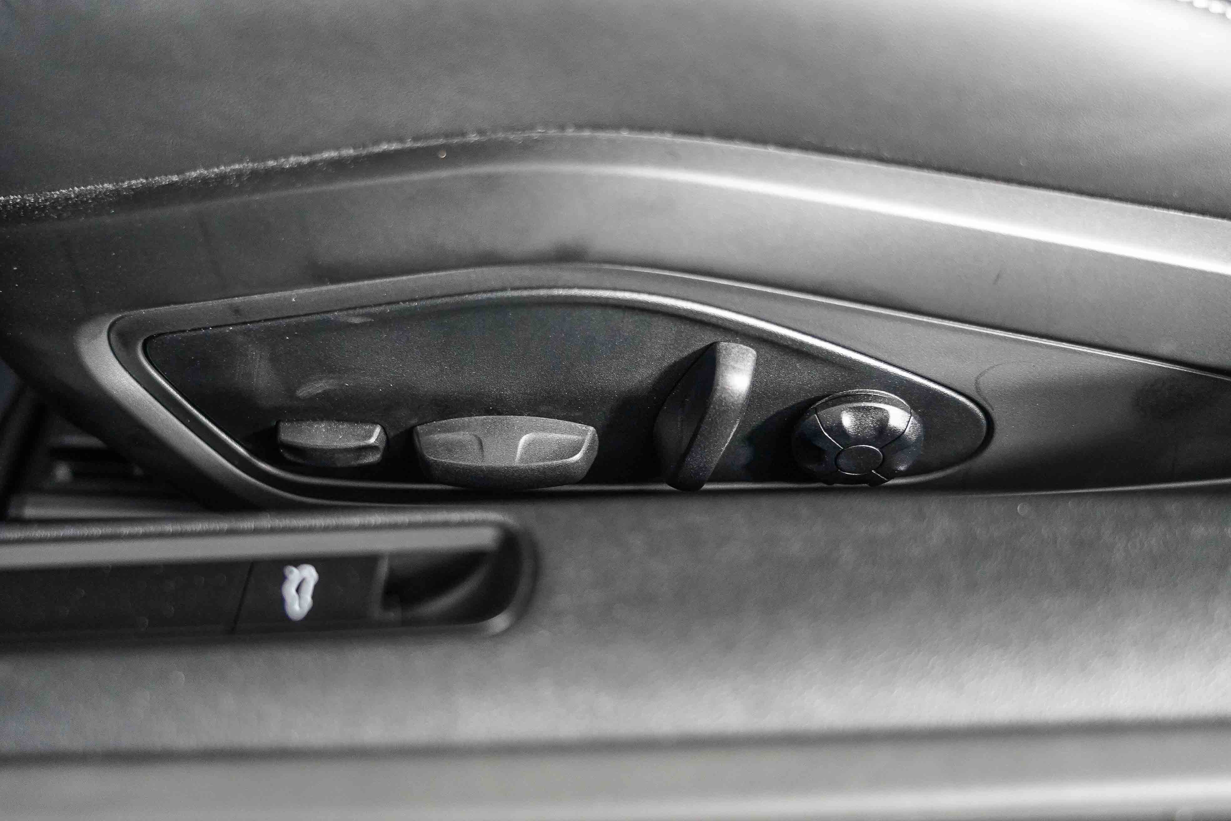 Used 2025 Porsche 911 Carrera image 28
