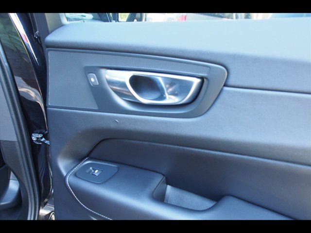 Used 2022 Volvo XC60 B5 Inscription w/ Protection Package Premier FWD image 16