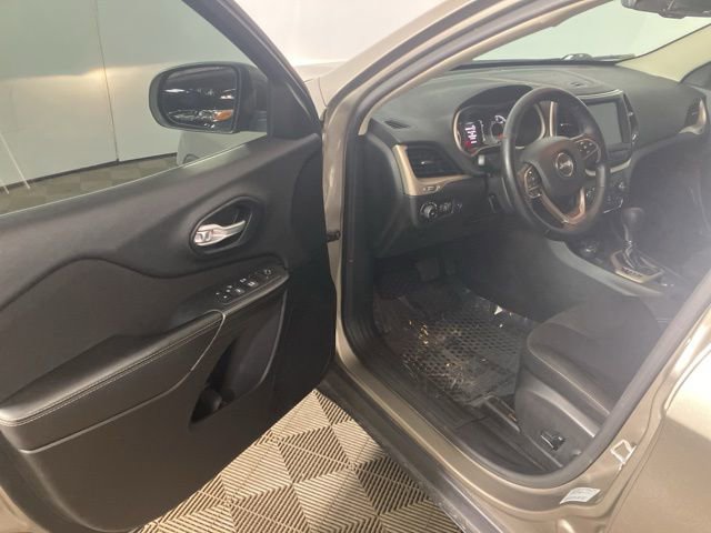 Used 2016 Jeep Cherokee Latitude w/ Comfort/Convenience Group image 9