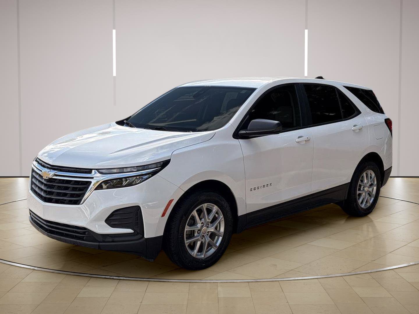 Used 2024 Chevrolet Equinox LS w/ LS Convenience Package FWD image 3