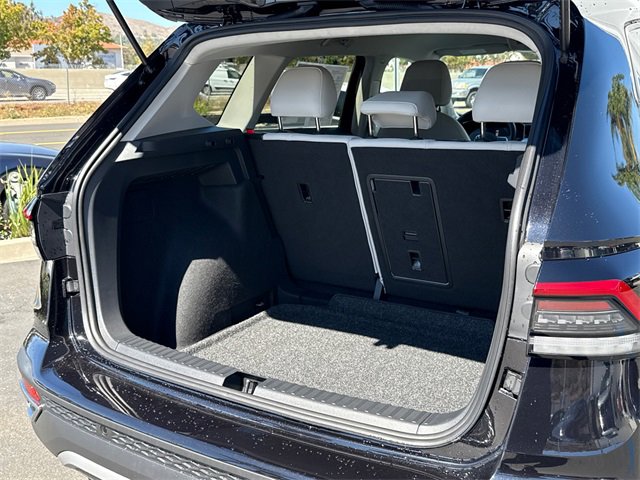 Used 2025 Volkswagen Taos SE image 13