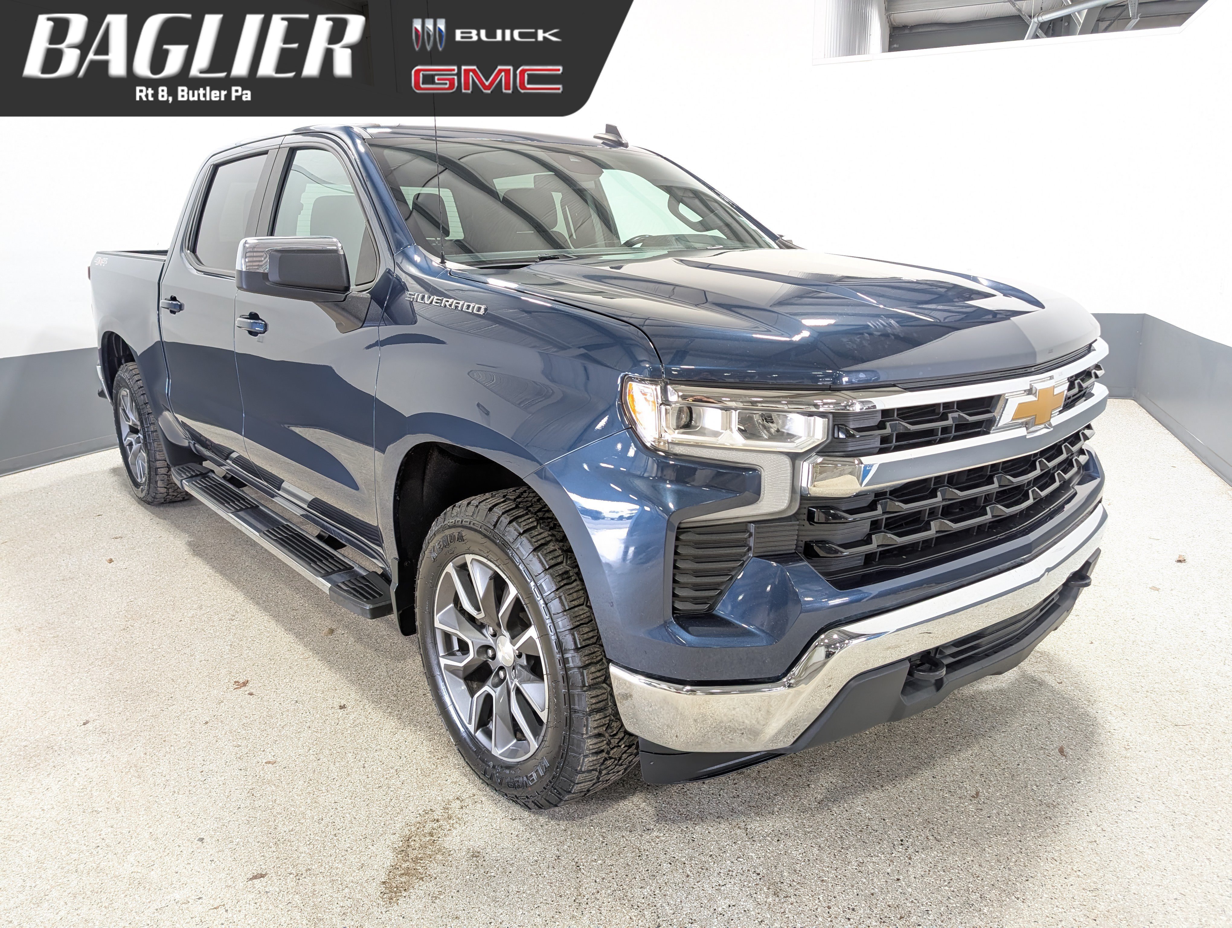Used 2022 Chevrolet Silverado 1500 LT AWD/4WD image 1
