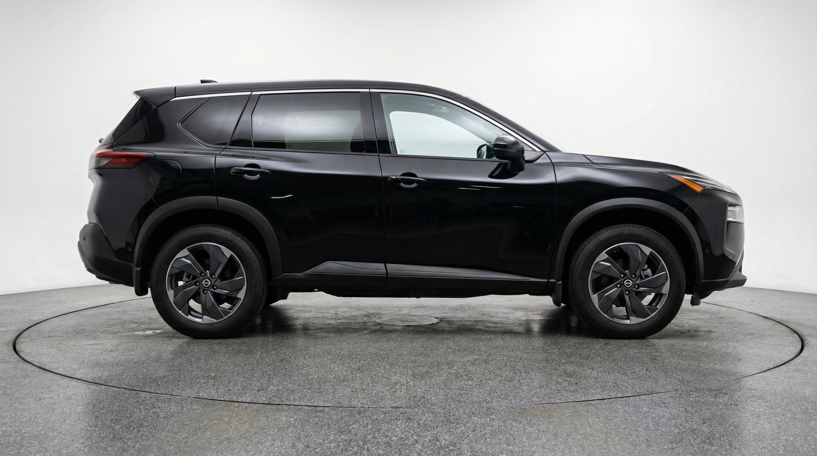 Used 2025 Nissan Rogue SV FWD image 11