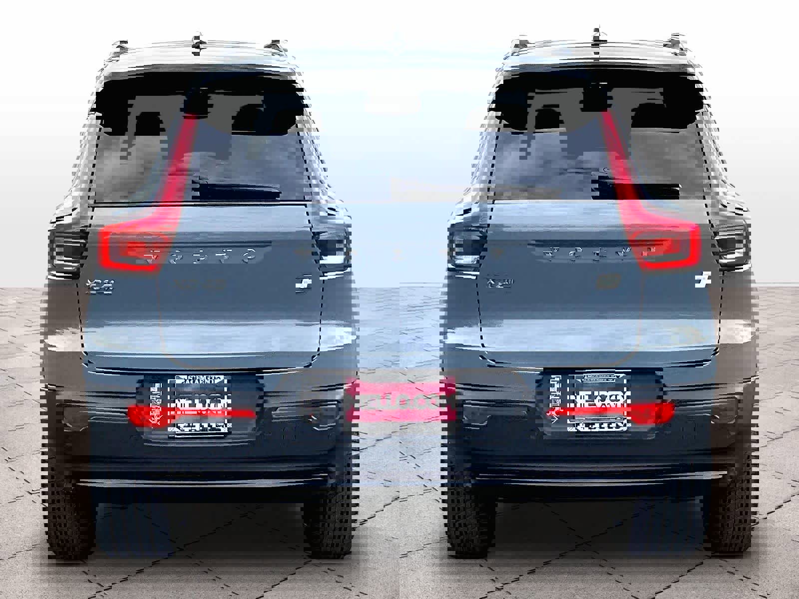 Used 2023 Volvo XC40 Recharge Plus image 7