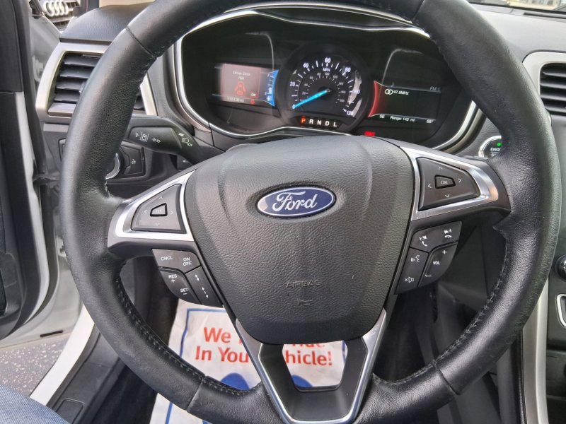 Used 2018 Ford Fusion SE w/ Equipment Group 602A FWD image 14