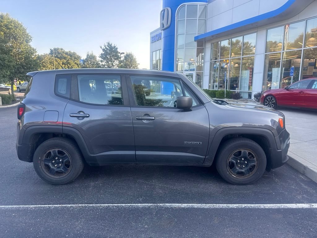 Used 2017 Jeep Renegade Sport w/ Power & Air Group FWD image 4