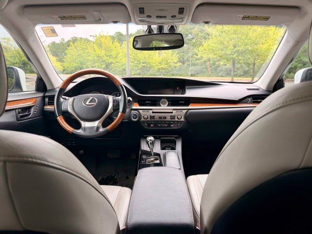 Used 2013 Lexus ES 300h w/ Luxury Pkg FWD image 24