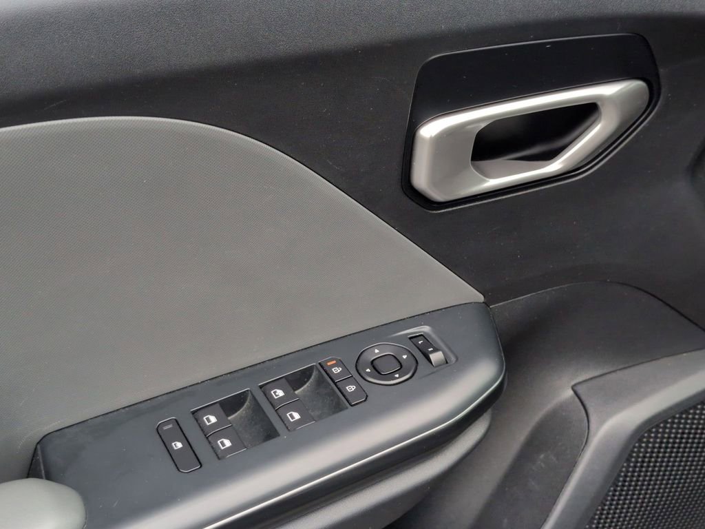 Used 2025 Kia K4 LXS image 13