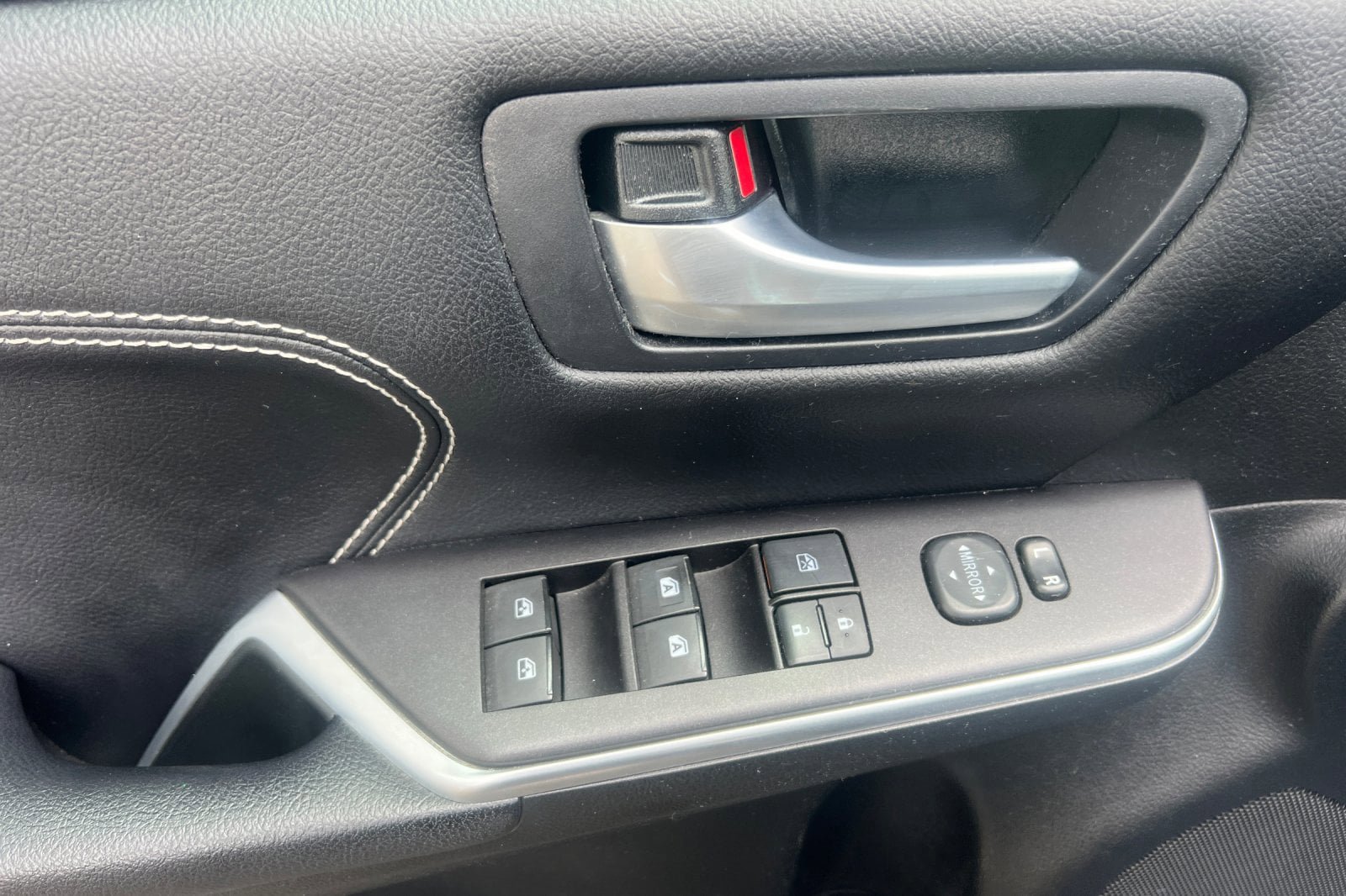 Certified 2017 Toyota Camry XLE w/ Moonroof Package image 11