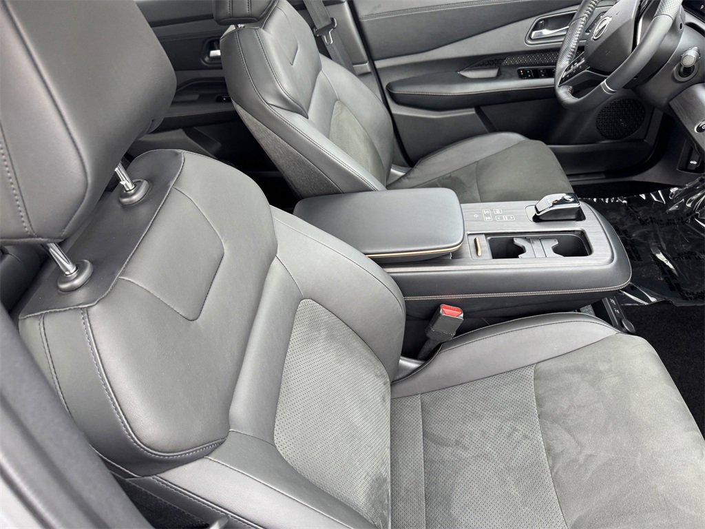 Used 2023 Nissan Ariya AWD image 29