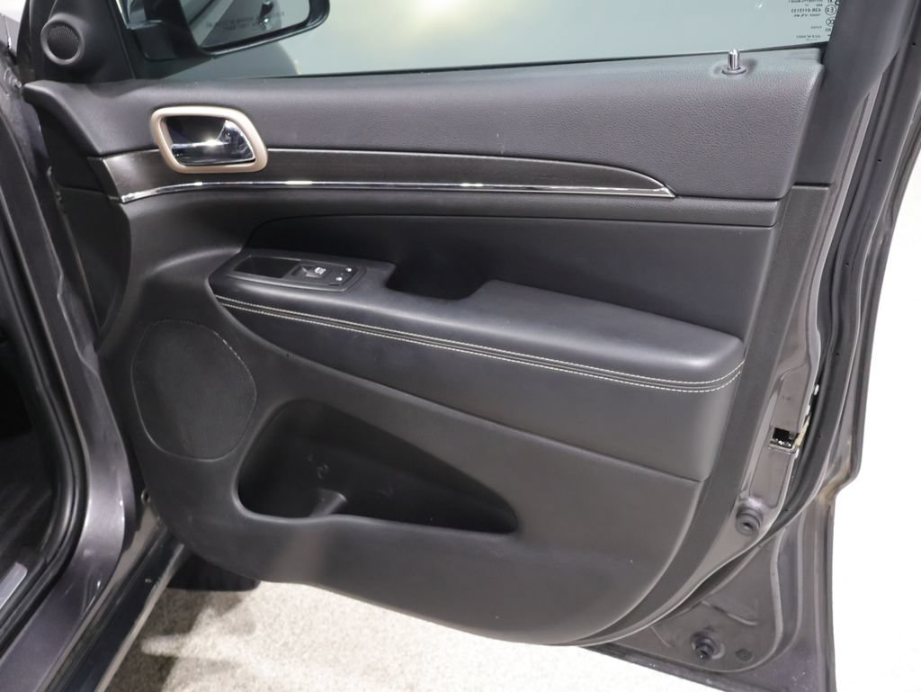 Used 2017 Jeep Grand Cherokee Limited AWD/4WD image 25