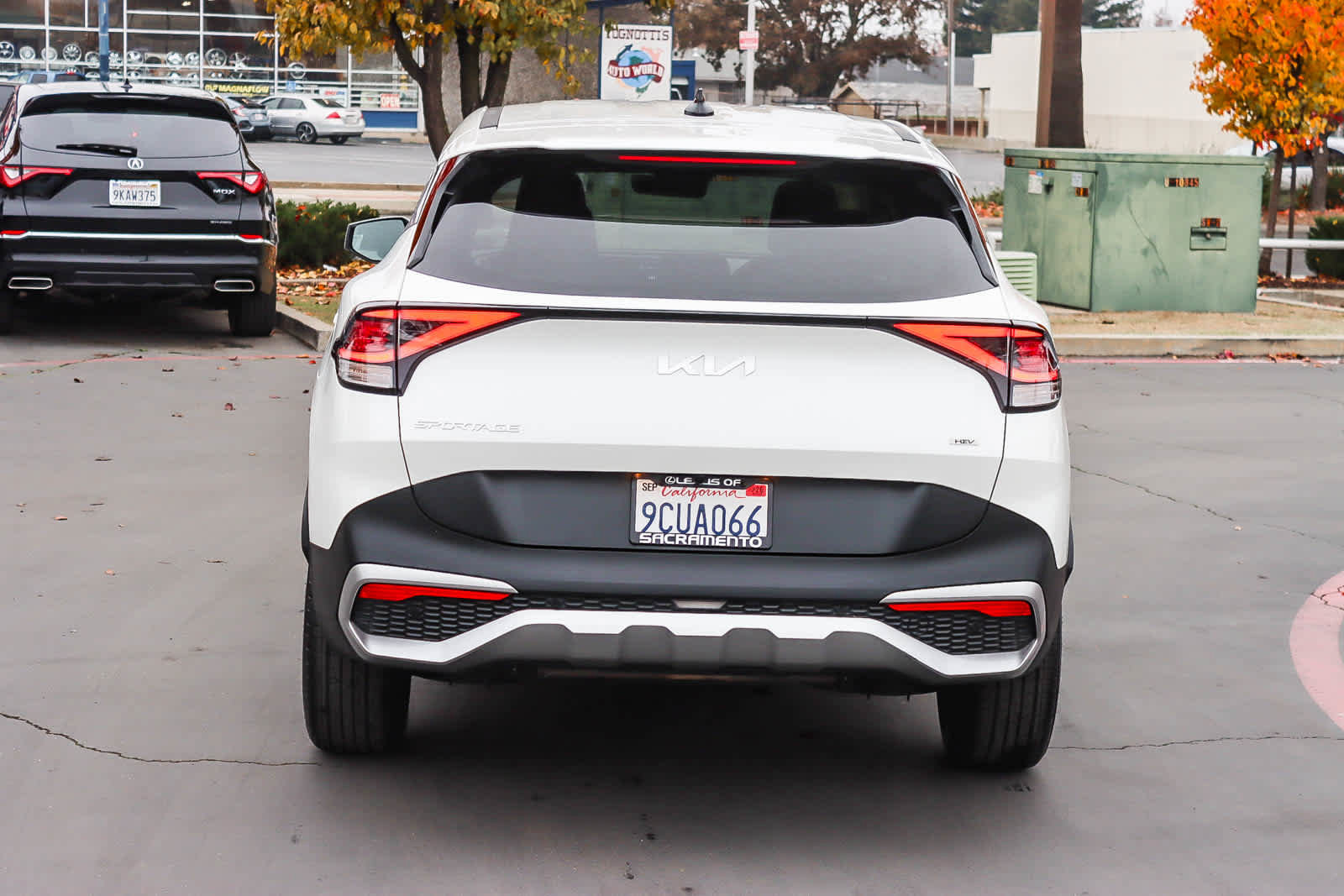 Used 2023 Kia Sportage LX image 3