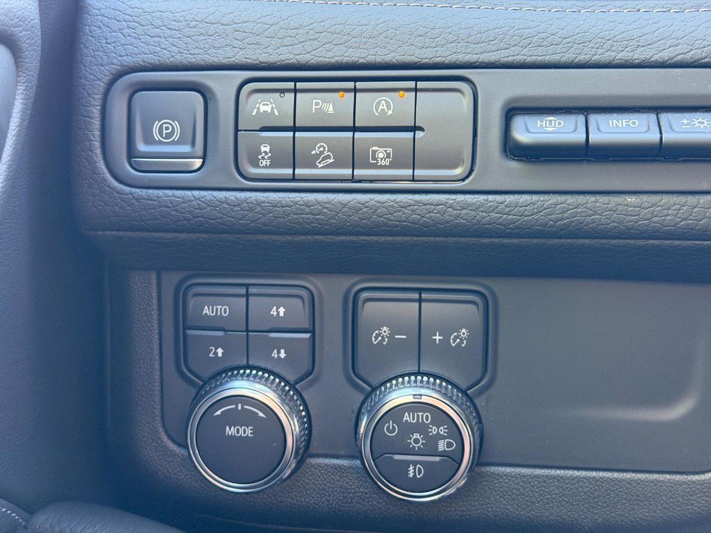 Used 2023 GMC Yukon Denali AWD/4WD image 17