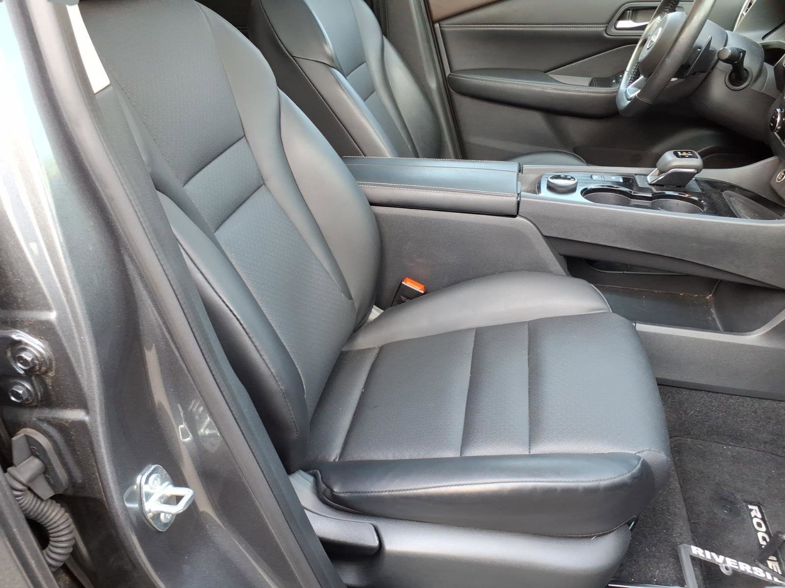 Used 2023 Nissan Rogue SV w/ SV Premium B Package image 7