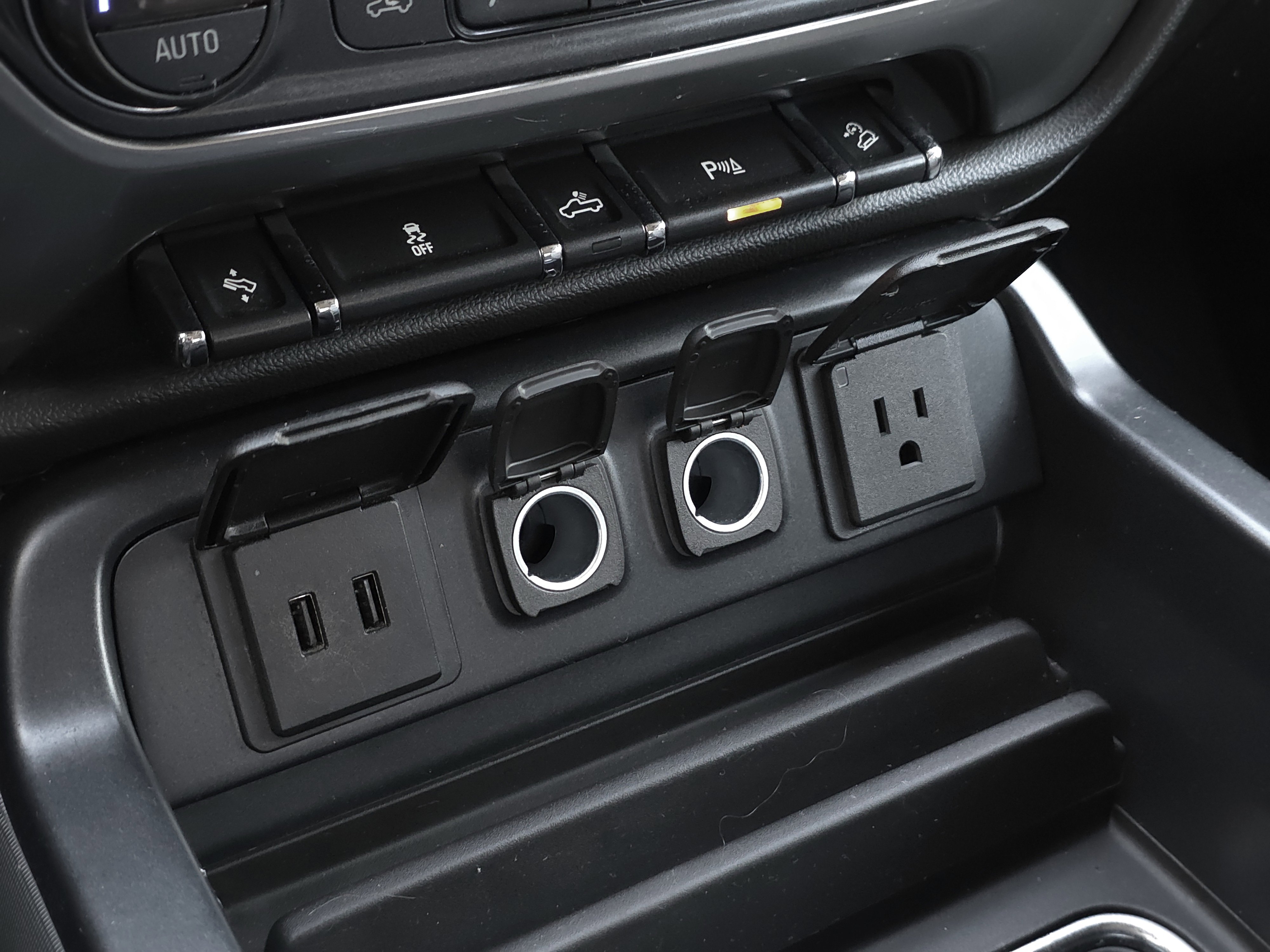 Used 2018 Chevrolet Silverado 1500 LTZ Z71 w/ LTZ Plus Package image 16