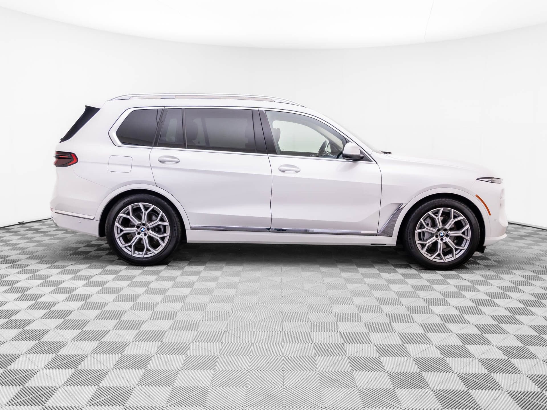 Certified 2025 BMW X7 xDrive40i w/ Premium Package AWD/4WD image 6