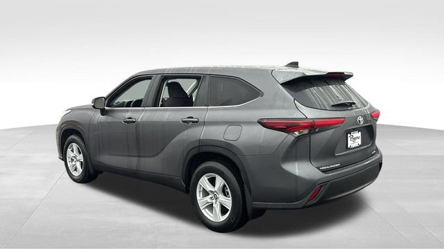 Used 2025 Toyota Highlander LE image 5