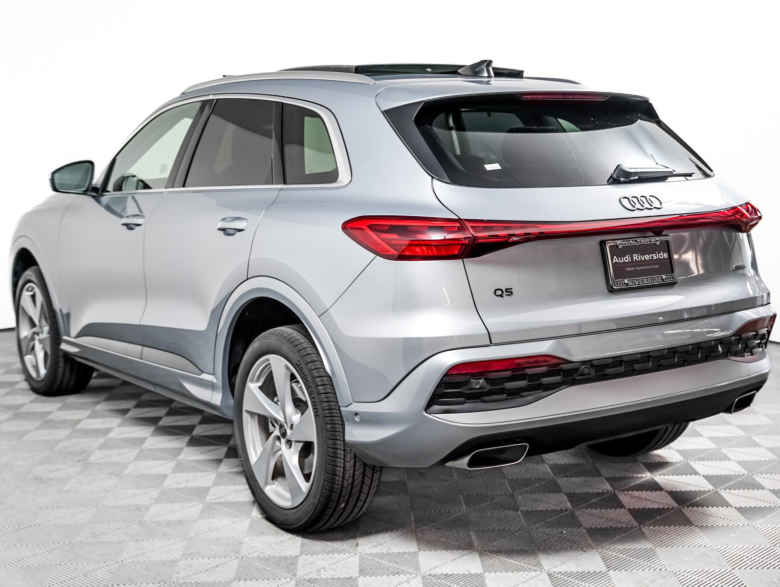 Certified 2025 Audi Q5 Premium w/ Premium Plus AWD/4WD image 2
