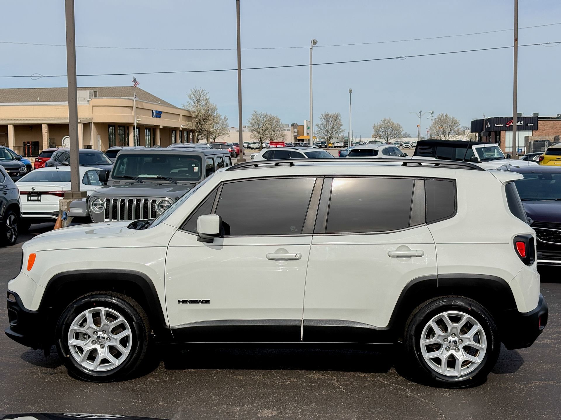 Used 2018 Jeep Renegade Latitude image 10