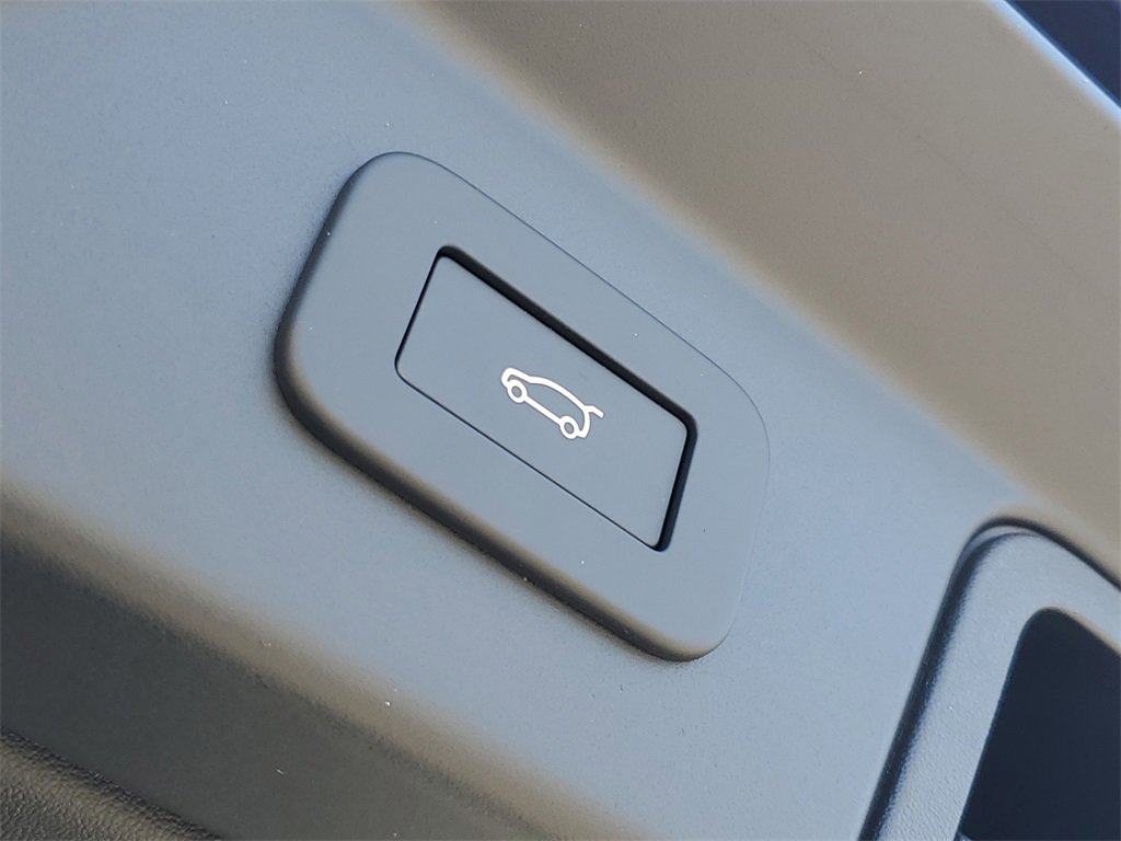 New 2026 Land Rover Range Rover Velar Dynamic SE image 7