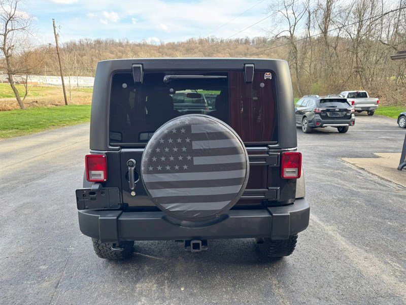 Used 2015 Jeep Wrangler Unlimited Rubicon w/ Connectivity Group image 5